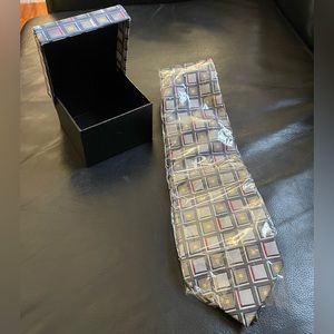 Beautiful men’s tie with box